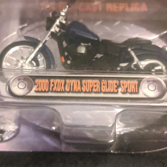 Harley Davidson Motorcycles 1:24 Die Cast Replica - Picture 2 of 7